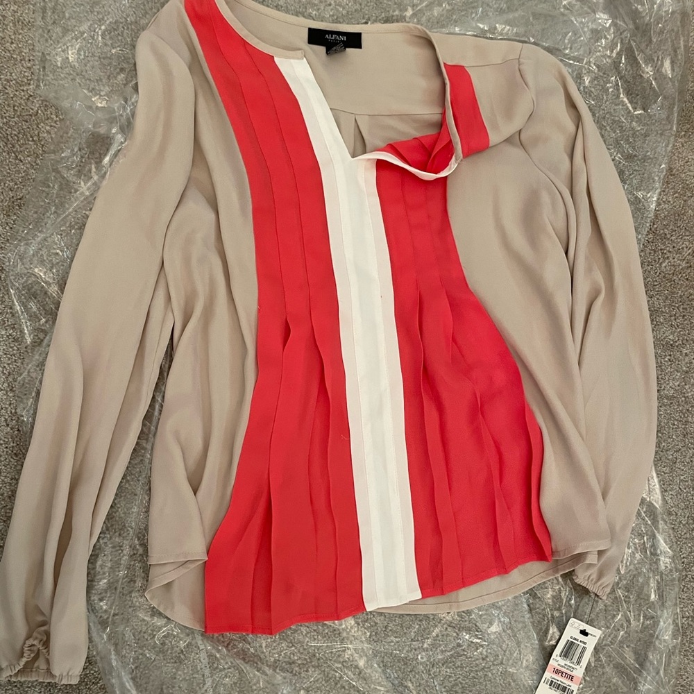 Alfani 10P Top NWT